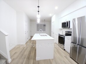 5114 Kinney Pl SW in Edmonton, AB - Building Photo - Building Photo