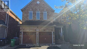 3156 Clipperton Dr in Mississauga, ON - Building Photo