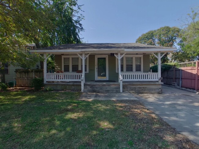 property at 411 S Poplar St
