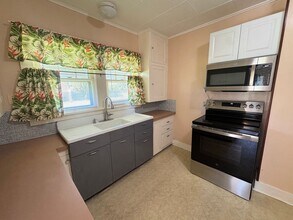 7400 SE Otty St in Milwaukie, OR - Building Photo - Building Photo