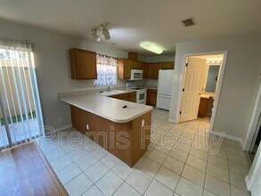 13224 Thoroughbred Loop in Largo, FL - Building Photo - Building Photo
