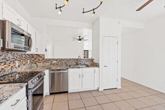 7060 S Red Maids Dr in Tucson, AZ - Building Photo - Building Photo