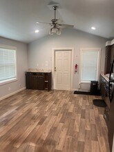 129 Shoreline Dr in Cleveland, TX - Building Photo - Building Photo