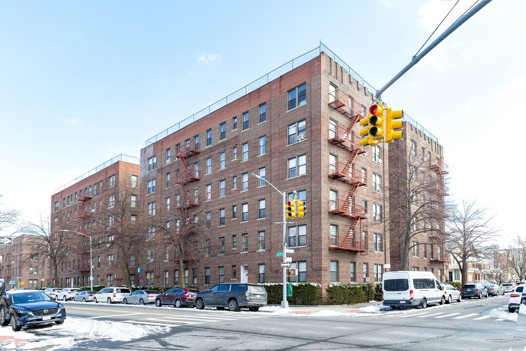 6801 19th Ave in Brooklyn, NY - Foto de edificio