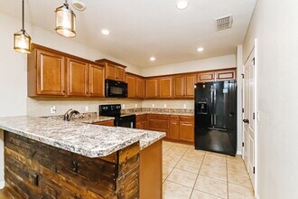 10641 Laguna Plains Dr in Riverview, FL - Building Photo - Building Photo