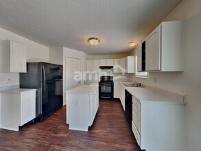 2328 Salem Park Dr in Indianapolis, IN - Foto de edificio - Building Photo