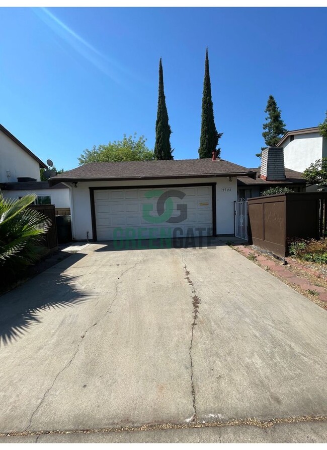 2704 Barcelona Dr in Modesto, CA - Building Photo - Building Photo