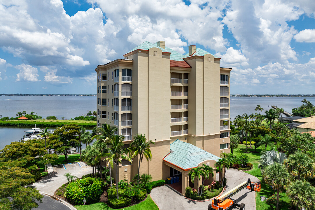 Harbour Isle Yacht & Racquet Club in Ft. Myers, FL - Building Photo