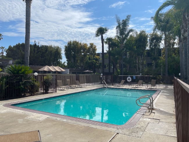 1590 W Palm Ln in Anaheim, CA - Foto de edificio - Building Photo