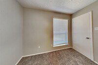 16919 Cairnloch St photo'