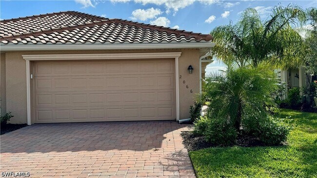 2066 Tamarron Ln in Naples, FL - Building Photo - Building Photo