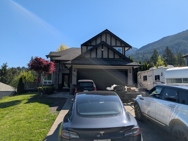 7232 Marble Hill Rd in Chilliwack, BC - Building Photo - Building Photo
