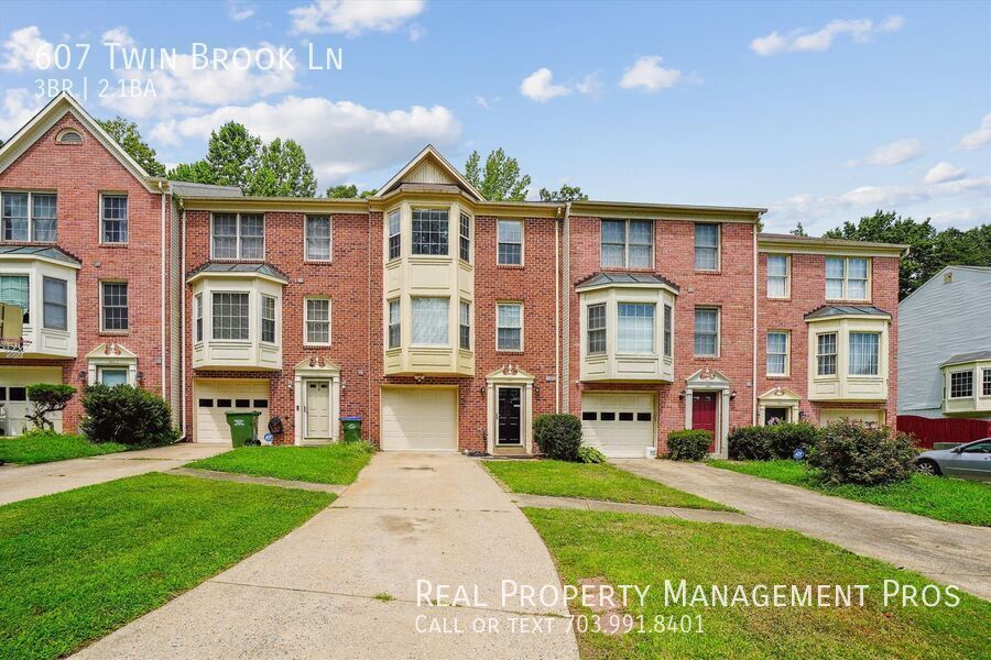 607 Twin Brook Ln in Stafford, VA - Building Photo