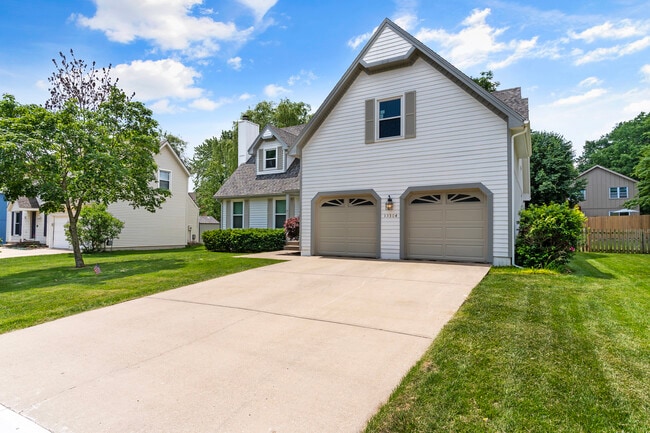 15304 Foster in Overland Park, KS - Foto de edificio - Building Photo