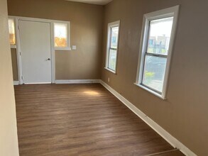 2500 N Wilmington Ave, Unit AA in Compton, CA - Building Photo - Building Photo