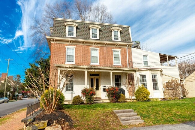 315 N Walnut St in West Chester, PA - Building Photo - Building Photo