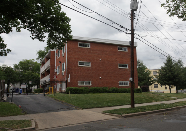 1390 Bryant St NE in Washington, DC - Building Photo - Building Photo