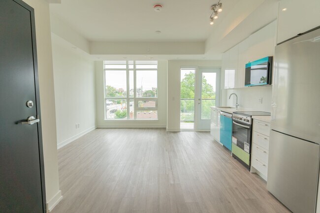 851-851 Sheppard Ave W in Toronto, ON - Building Photo - Building Photo