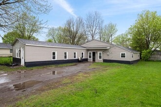 6429 Wembridge Dr in East Syracuse, NY - Building Photo - Building Photo