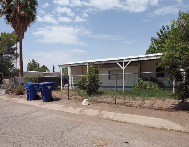 1620 W Farr St in Tucson, AZ - Foto de edificio - Building Photo