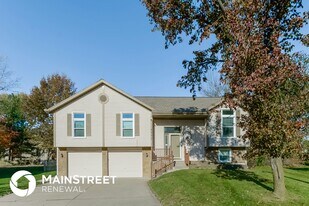 4050 SW La Harve Dr in Lee's Summit, MO - Building Photo