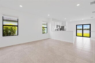 6560 Silverstar Dr in Sarasota, FL - Building Photo - Building Photo