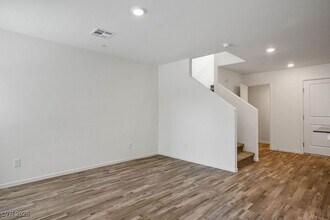 6184 Hibiscus Gdn St in North Las Vegas, NV - Building Photo - Building Photo