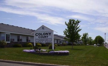 Colony Court in Waseca, MN - Foto de edificio - Building Photo