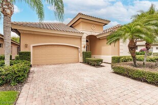 6105 Dogleg Dr in Naples, FL - Building Photo