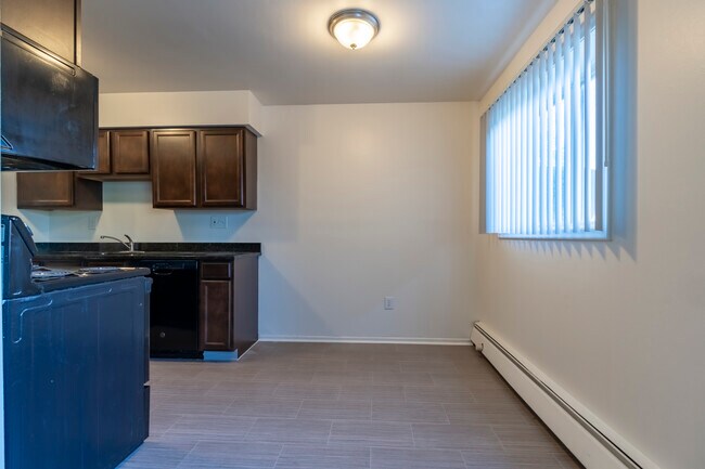 Riverbend Apartments in Grand Blanc, MI - Building Photo - Interior Photo