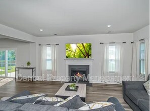 200 Hollythorpe Ln in Fountain Inn, SC - Building Photo - Building Photo
