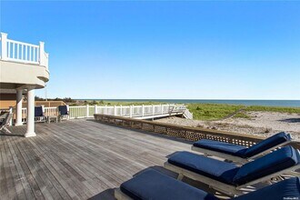 325 Dune Rd in Westhampton Beach, NY - Building Photo - Building Photo