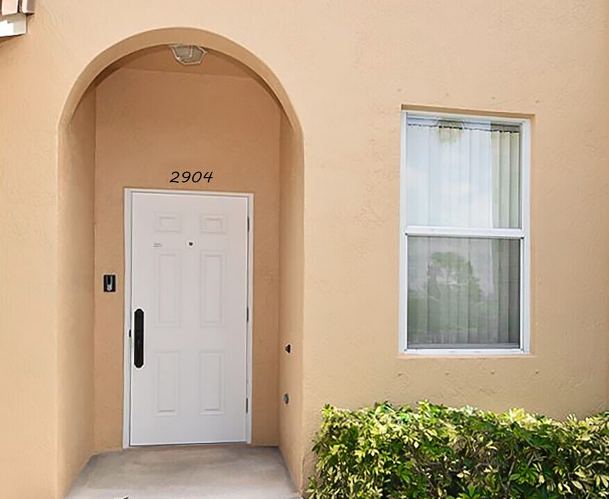 2900 Crestwood Ter in Margate, FL - Building Photo