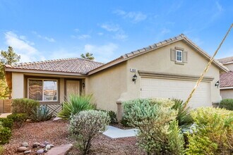 486 Kirkstone Way in Las Vegas, NV - Building Photo - Building Photo