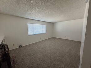 7338 Corsica Ct in Rohnert Park, CA - Building Photo - Building Photo