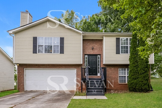 2090 Oak Terrace Dr SE in Atlanta, GA - Building Photo - Building Photo