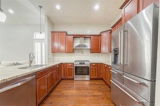 6093 Yale St in Houston, TX - Building Photo - Building Photo