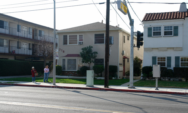 718 E Chevy Chase Dr in Glendale, CA - Building Photo - Building Photo