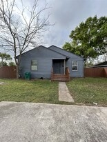 301 W Austin Ave in Pasadena, TX - Building Photo