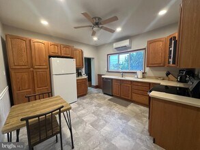 242 E 8th Ave in Conshohocken, PA - Building Photo - Building Photo