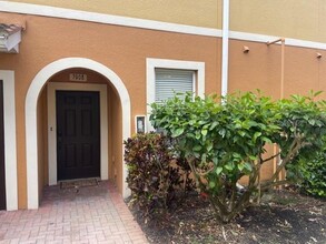7908 Limestone Ln in Sarasota, FL - Building Photo - Building Photo
