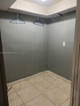 2175 NE 170th St in North Miami Beach, FL - Foto de edificio - Building Photo