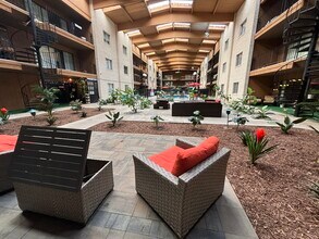 Tropicana Apartments in Duluth, MN - Foto de edificio - Building Photo