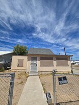 316 Bazoobuth St in Needles, CA - Building Photo