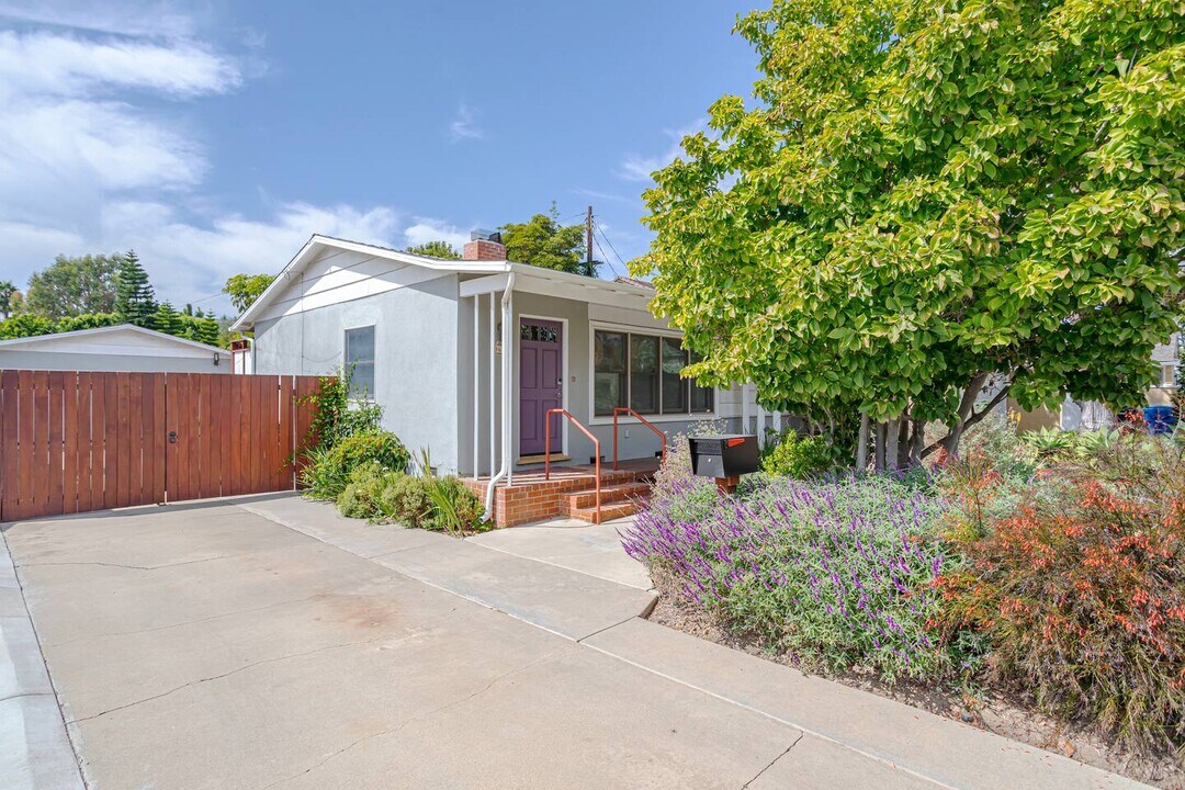 3645 S Barrington Ave in Los Angeles, CA - Building Photo