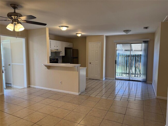 8707 Pineridge Dr in Austin, TX - Foto de edificio - Building Photo