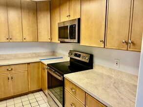4070 Rosenda Ct, Unit 218 in San Diego, CA - Building Photo - Building Photo
