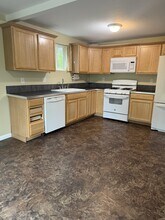 6102 SW 85th Ave in Portland, OR - Building Photo - Building Photo