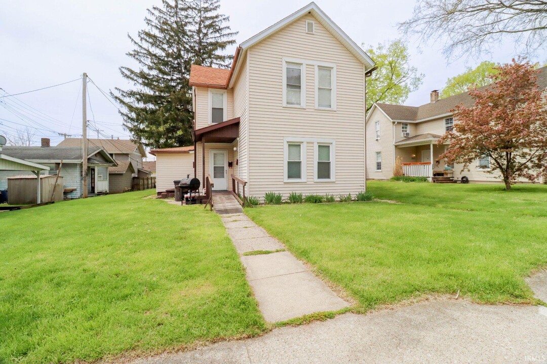 1905 Hillside Ave in Fort Wayne, IN - Building Photo