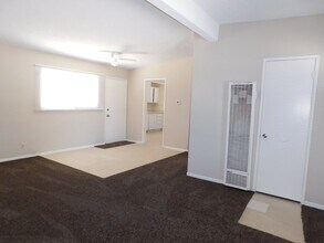 209 Palm Dr in Ridgecrest, CA - Building Photo - Building Photo